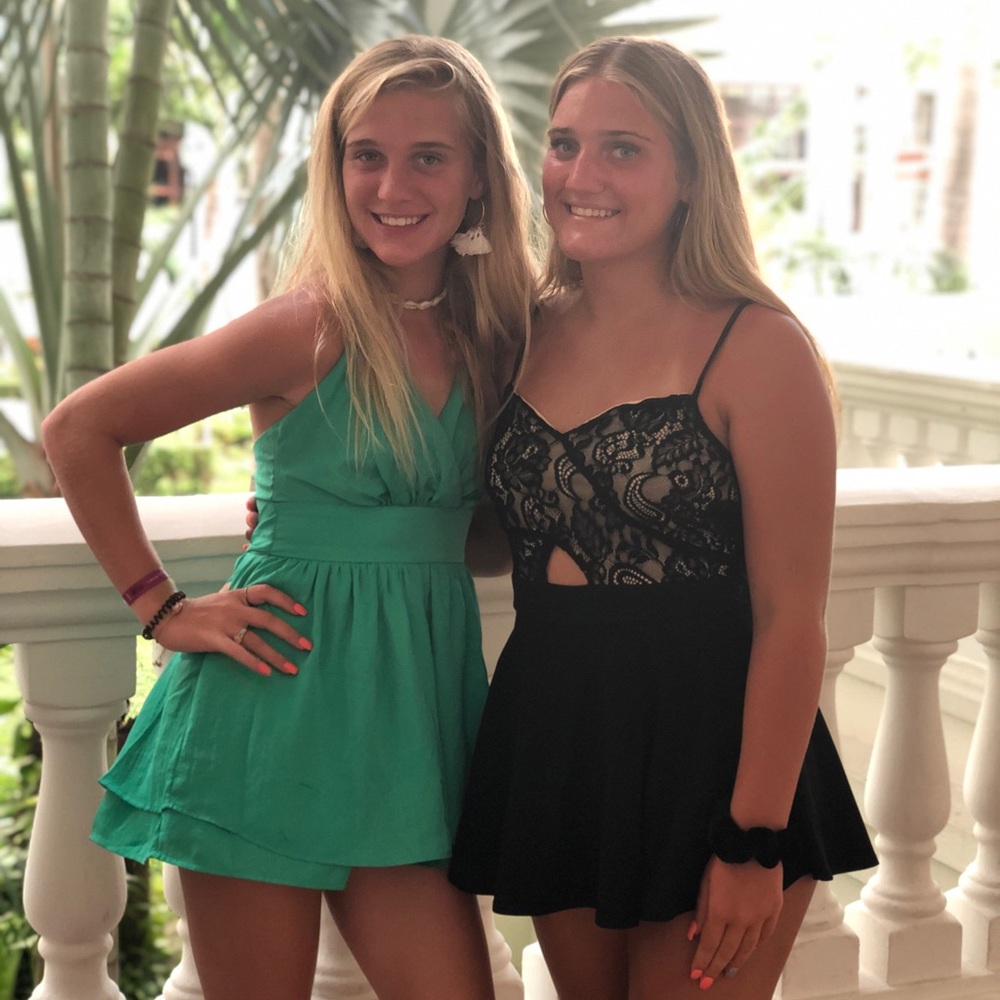 Meet your Poshers, Naomi and Abby